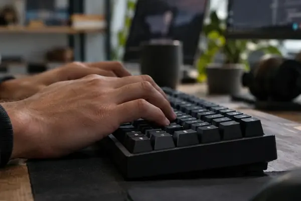Keyboard-Driven Linux Desktop Picks That Survive Daily Use